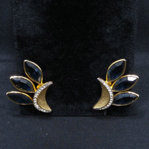 Vintage Kramer Blue & Clear Rhinestone Earrings, Gold Plated - Picture 10 of 10